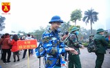 Tân binh đeo khẩu trang, kiểm tra thân nhiệt trong ngày nhập ngũ